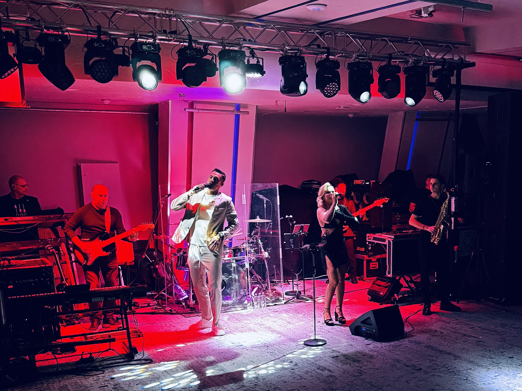 Trupa Atelier cântă live la petrecerea corporate Imperial Brands de la Hotel Alpin, Poiana Brașov