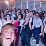 Selfie Trupa Atelier cu mirii Nico și Dragoș