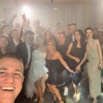 Selfie Trupa Atelier cu mirii Patricia și Sabin